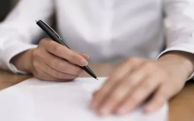 firma-documento-renuncia(Freepik)