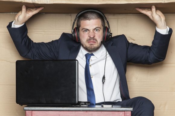 55798019 – cramped office at the workplace 55798019 - cramped office at the workplace